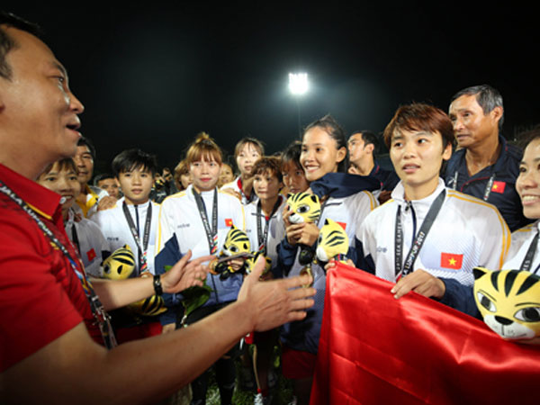 Tuyển nữ Việt Nam nhận hơn 4 tỷ tiền thưởng cho HC vàng SEA Games