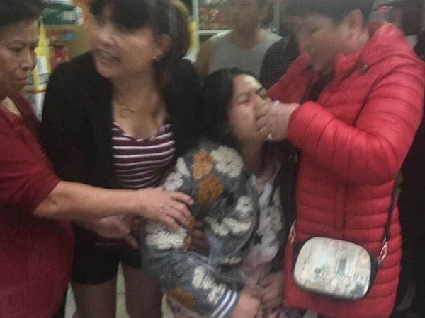 Con trai đánh chửi con dâu, mẹ chồng cầm gậy đuổi theo, nói một câu mà bao người kính phục