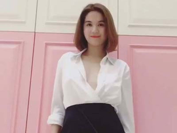 Ngọc Trinh mải mê quay clip gặp sự cố lộ vòng 1 không nội y