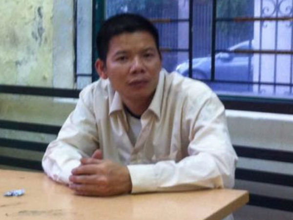 Tạm giữ người đánh nhân viên y tế đi phun thuốc diệt muỗi