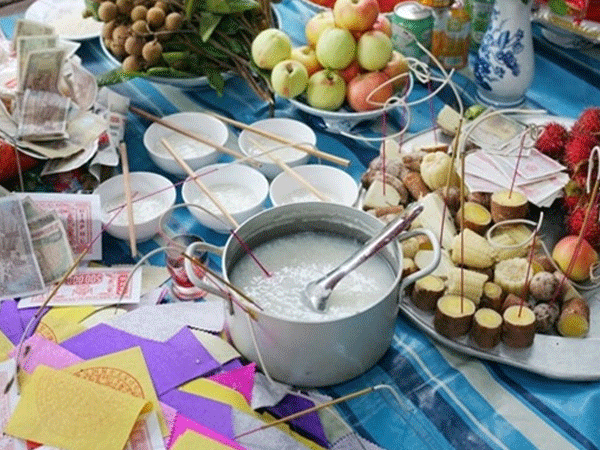 Vì sao không nên ăn đồ cúng cô hồn dịp rằm tháng 7?