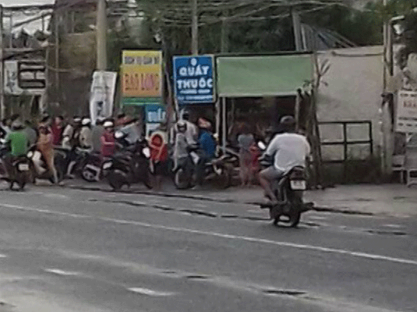 Nam thanh niên đeo khẩu trang vào tiệm thuốc tây đâm chết cô gái