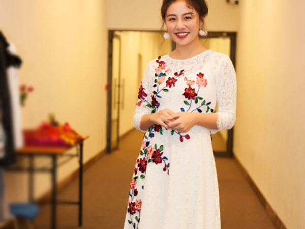 Văn Mai Hương bị ngăn vào hậu trường liveshow Đàm Vĩnh Hưng