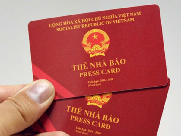 Thu thẻ nhà báo của phóng viên cưỡng đoạt tài sản