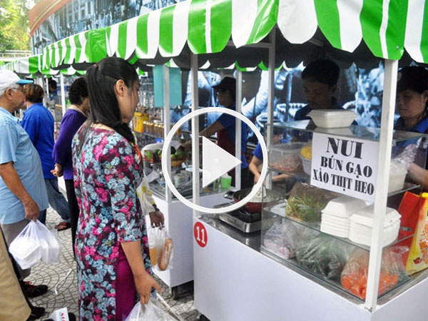 Video: Phố hàng rong đầu tiên ở Sài Gòn ra mắt
