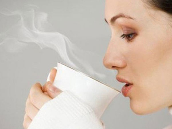 Y học cổ truyền Ấn Độ khuyên bạn uống nước ấm thay cho nước lạnh, đây là lý do