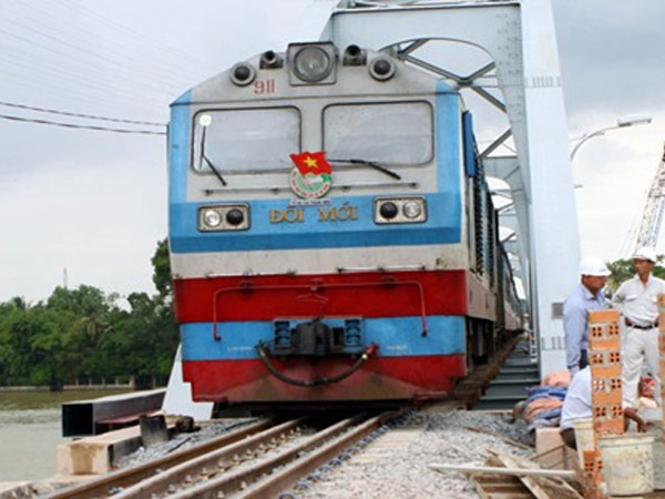 Đấu thầu đường sắt: Có hay không chuyện ưu ái “gà nhà”?