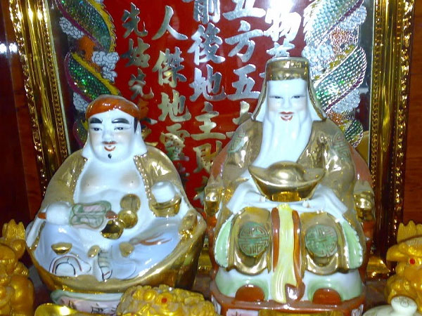 Cúng Thần Tài – Ông Địa trong nhà biết điều sau luôn có lộc suốt năm, tiền đếm mỏi tay không hết