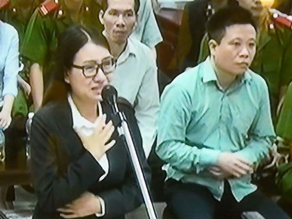 Cựu thư ký của Hà Văn Thắm tiếp tục khóc khi tòa xét hỏi