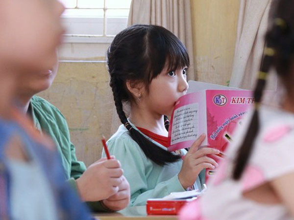Đến bao giờ Hà Nội hết cảnh 60 học sinh chen chúc trong một lớp?