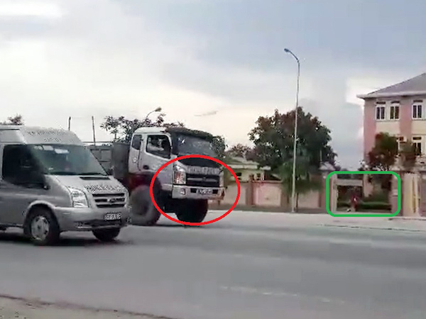 Nghệ An: Vun vút ngược chiều trước trạm CSGT