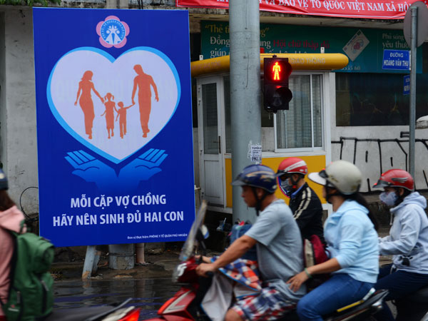 Người Việt lại sinh nhiều vì chi phí tránh thai tăng?