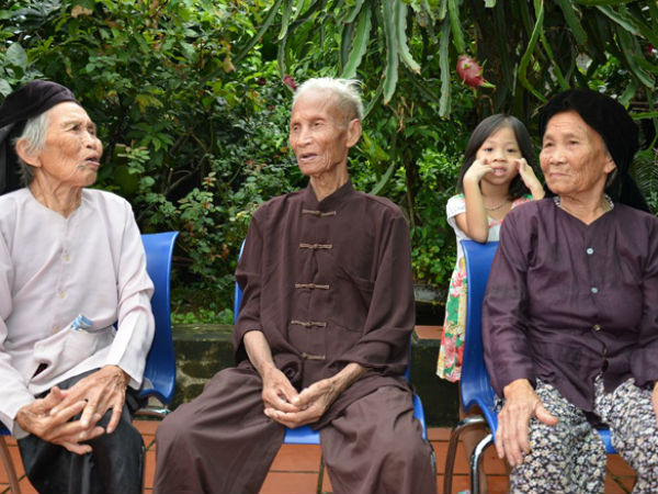 Bái phục ba anh em siêu thọ, siêu khỏe, 104 tuổi vẫn vác bê tông