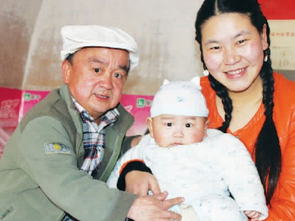 Chỉ cao hơn 1 mét, sao nam "Thiên Long Bát Bộ" vẫn có tổ ấm hạnh phúc bên bà xã kém 18 tuổi