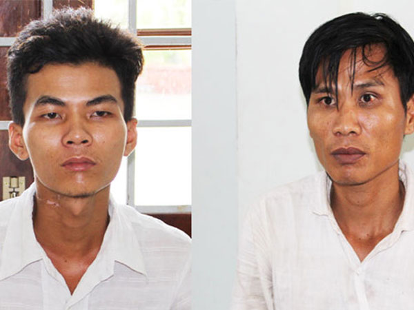 Gặp cướp khi dừng xe xem điện thoại bên đường