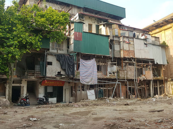 Giữa Thủ đô, 41 hộ dân chung nhau 1 nhà tắm, 1 nhà vệ sinh