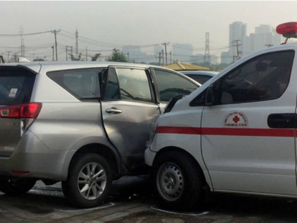 Xe cứu thương tông ngang hông ô tô 7 chỗ ở Sài Gòn