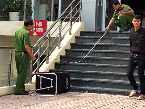 Kẻ cướp ngân hàng đâm xe học sinh trên đường tẩu thoát