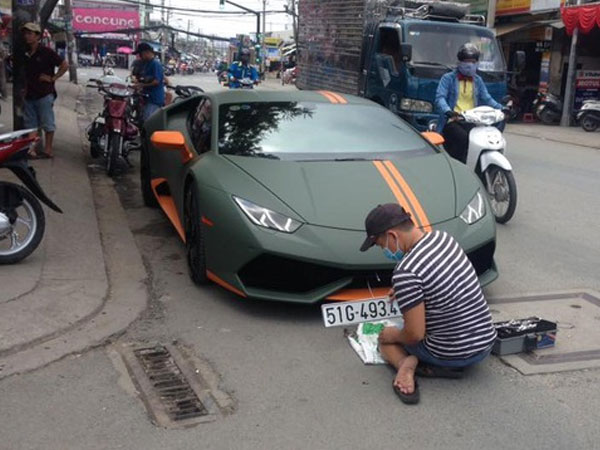 Lamborghini Huracan độ mâm bản giới hạn 273 triệu Đồng gắn biển số dưới lòng đường
