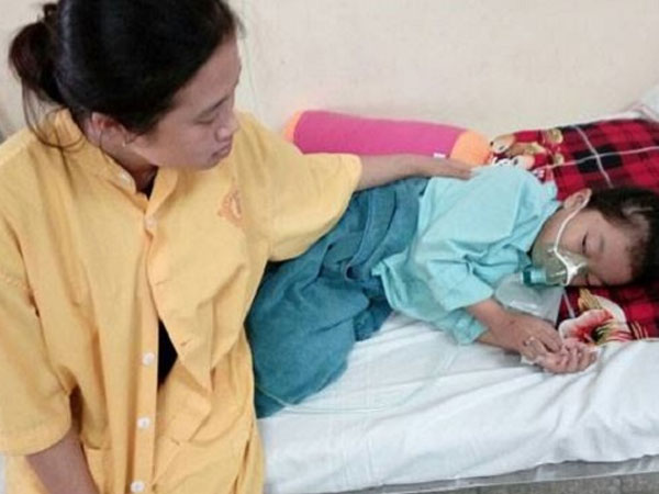 Mẹ nhanh trí cứu sống con gái 7 tuổi chết lâm sàng do đuối nước