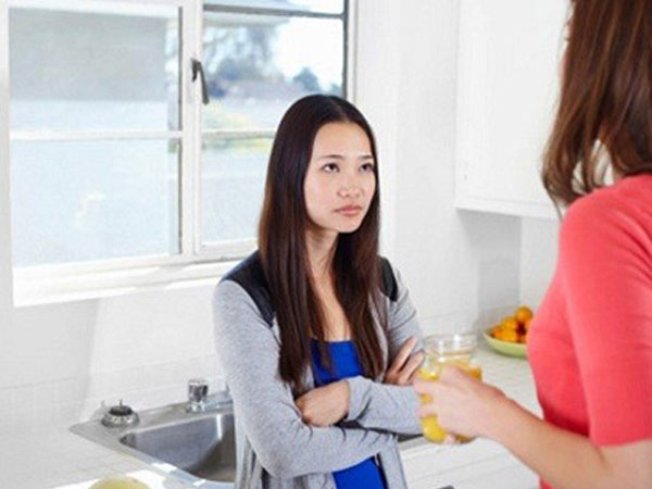 Con dâu nói thế này có phải vì coi tôi như ô - sin?