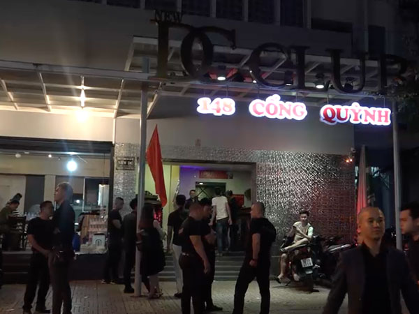 Công an đột kích quán bar sáng 2/9, dân chơi phi tang ma tuý