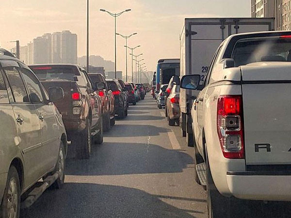 Cửa ngõ thủ đô ùn tắc nghiêm trọng sáng 2/9