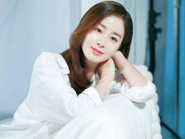 Kim Tae Hee mang bầu 7 tháng vẫn miệt mài kiếm tiền