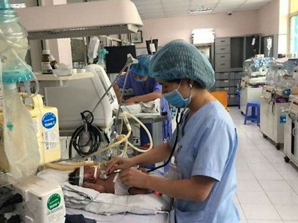Trẻ sơ sinh bị viêm phổi do virus tăng đột biến