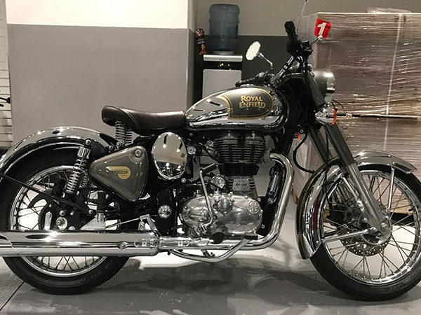 Môtô Royal Enfield Classic 500 "chốt giá" 127 triệu tại VN
