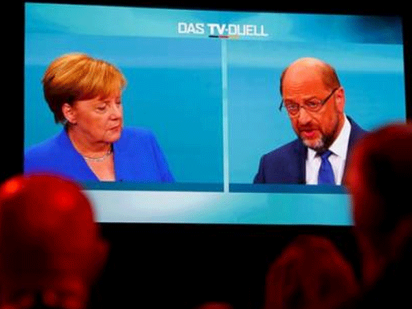 Thủ tướng Merkel chiến thắng áp đảo đối thủ trong tranh luận trên truyền hình