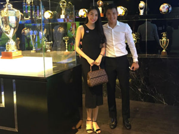 Tranh cãi quanh chuyện Lê Công Vinh khai trương phòng truyền thống bóng đá TP.HCM