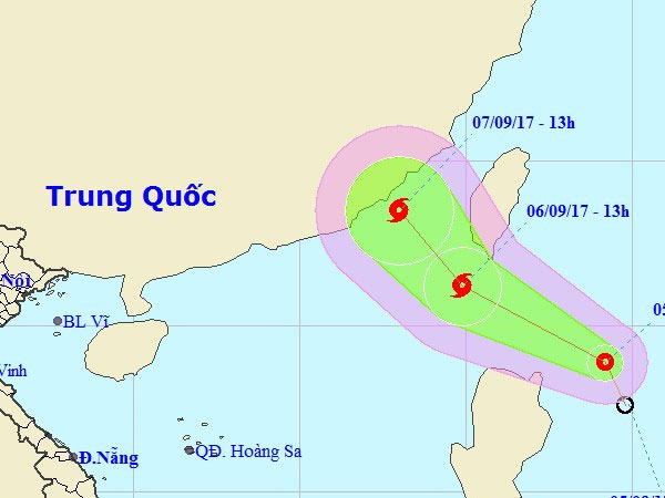 Áp thấp vào Biển Đông, miền Trung mưa lớn