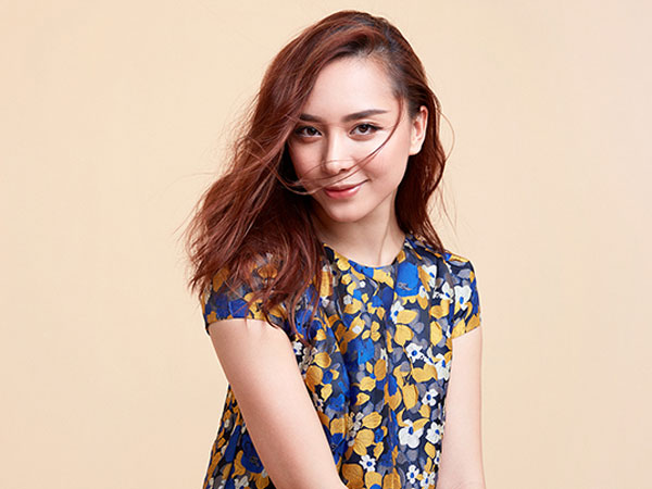 Người đẹp Việt khoe sắc cùng trang phục hoa