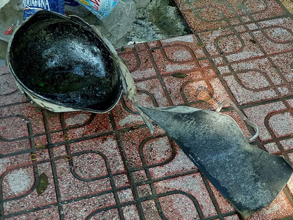 Nổ bình khí bơm bóng bay bán cho học sinh dịp khai giảng, một người bị thương