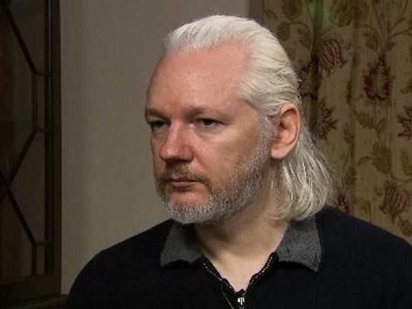 Ông chủ Wikileaks: "Trump sẽ bị hạ bệ nếu dừng thương mại với Trung Quốc"