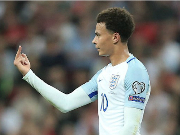 Sao tuyển Anh có thể bị treo giò tới World Cup vì "ngón tay thối"