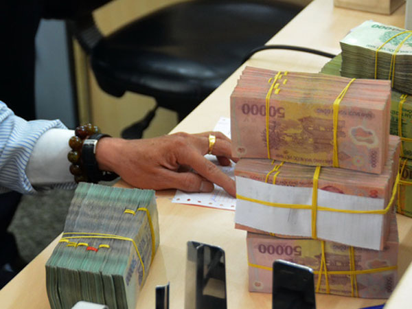 Tín dụng tăng mạnh, nhà băng "gặt" lãi lớn