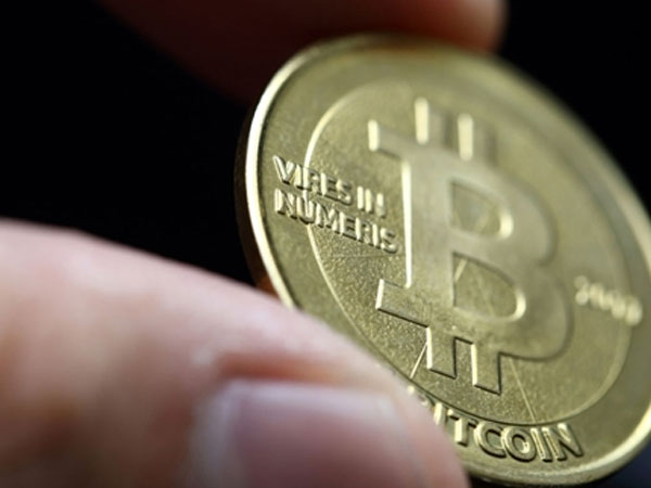Trung Quốc cấm tiền ảo, giá Bitcoin lao dốc