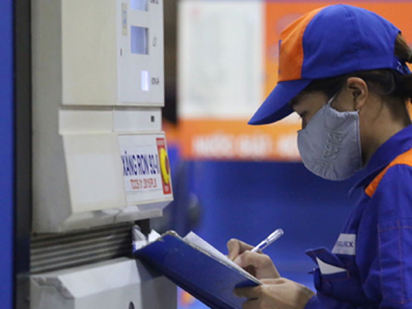 Xăng tăng giá từ 15h chiều nay