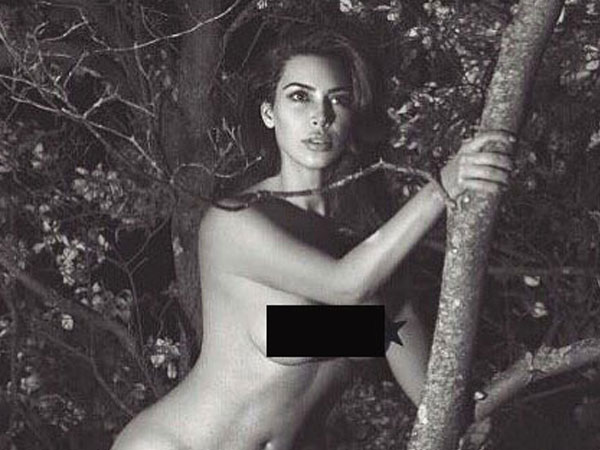 Kim Kardashian gây "bão" với ảnh khỏa thân trèo cây