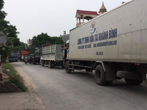 Ô tô "trốn" trạm BOT quốc lộ 5, đường liên xã ùn tắc nghiêm trọng