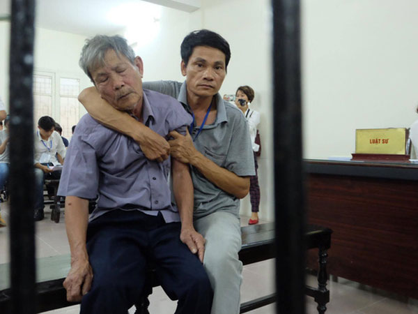 Hà Nội: Cụ ông 79 tuổi hiếp dâm bé gái bị phạt 8 năm tù