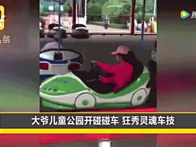 Cụ ông 74 tuổi tuần nào cũng đi công viên lái xe điện đụng