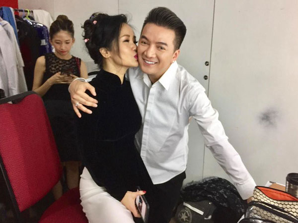 Đàm Vĩnh Hưng xưng hô hài hước với Diva Hồng Nhung, "cạnh khóe" Tùng Dương