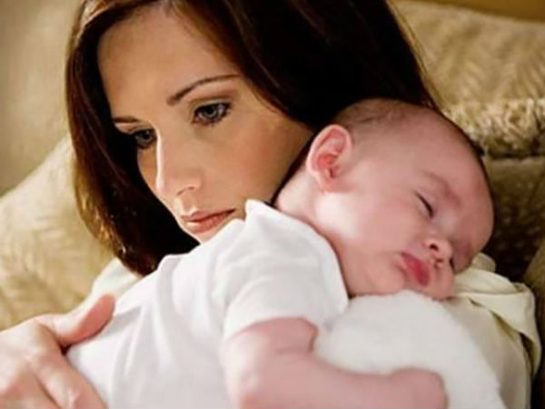 Nghẹn ngào bữa cơm chan nước mắt của những người vợ "bỏ việc ở nhà chăm con"