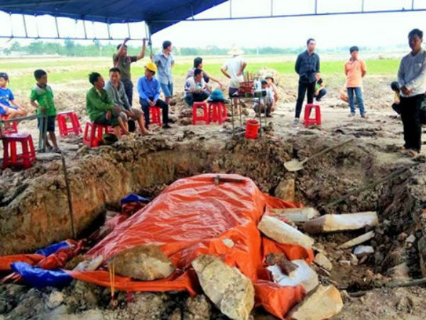 Phát hiện mộ cổ bằng đá nguyên khối