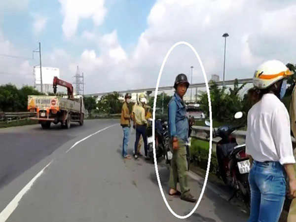 Công an vào cuộc vụ “người lạ mặt” rượt đuổi, cấm người dân ghi hình CSGT