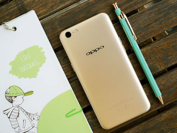 Oppo A71 chuyên selfie giá 4,7 triệu tại Việt Nam
