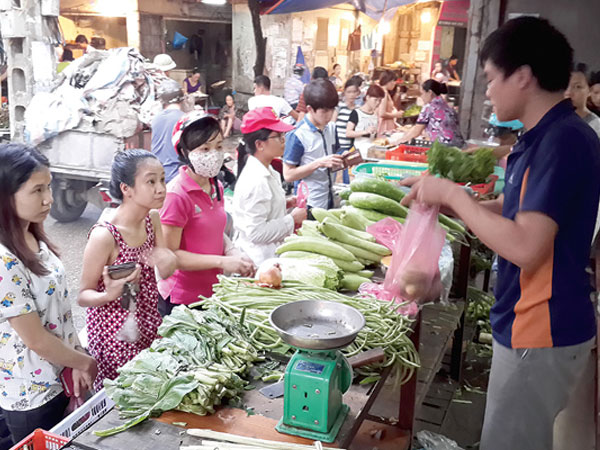 Tăng thuế VAT, người nghèo càng nghèo thêm?